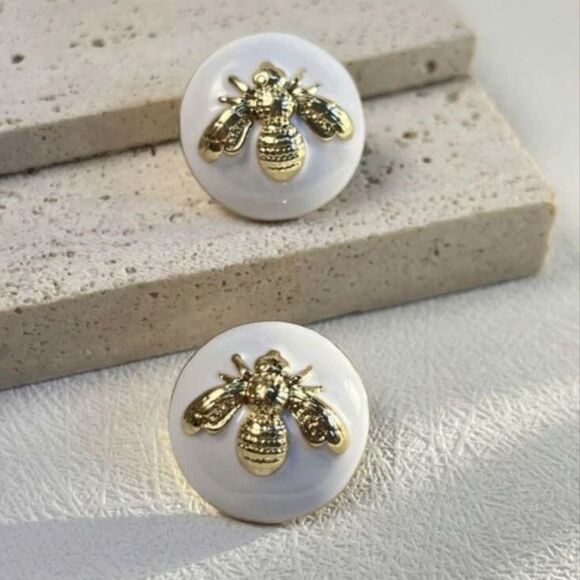 Bohemian bee stud earrings M15 - Picture 1 of 4